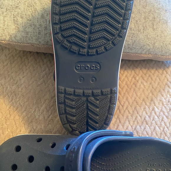 NWT Crocs-navy with white and red - Picture 3 of 5